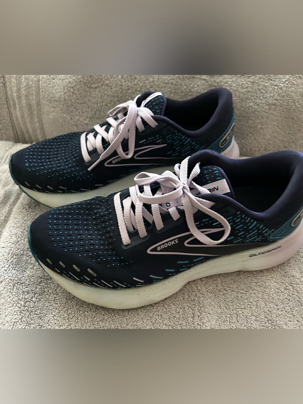 Brooks Womens Navy with Teal and White Running Shoes